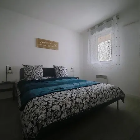 1room Near Zenith Pasteur Clinic Parking *